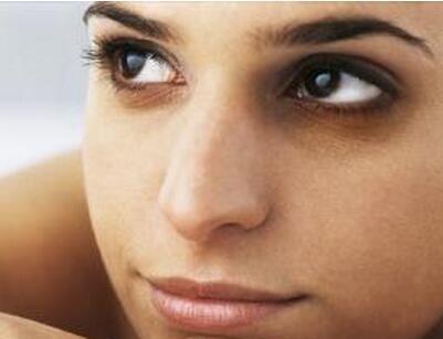 天生黑眼圈的女人面相好不好,可以怎么改善(圖文)