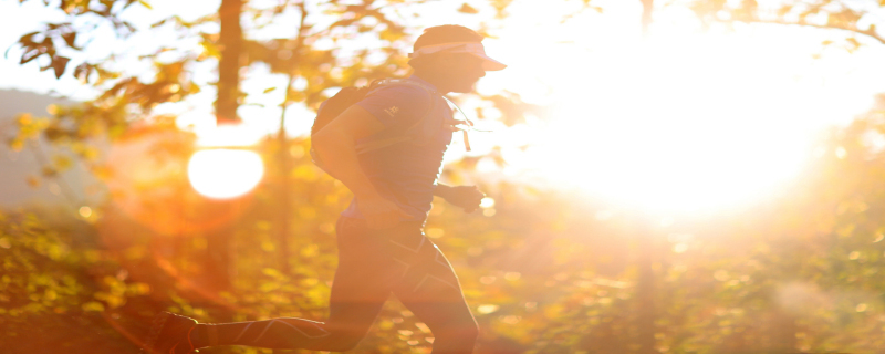 夢見被陌生人追著跑什么意思 夢見被陌生人追著跑好不好