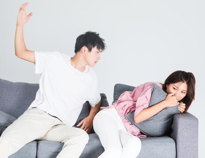 女人夢(mèng)見(jiàn)自己生氣打人是什么意思 夢(mèng)見(jiàn)自己生氣打人預(yù)兆什么