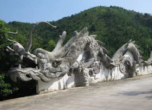 2000年屬龍的人2021年運勢 22歲佩戴什么吉祥物好