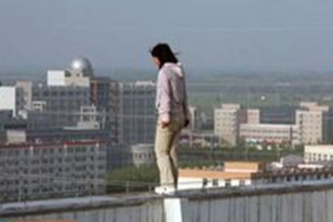 夢(mèng)見自己跳樓自殺是什么意思？