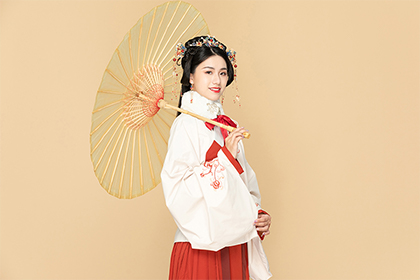 女人面相看什么時候會轉運,不同年齡運勢面相!