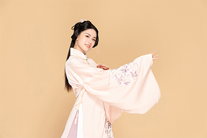 女人面相看什么時候會轉運,不同年齡運勢面相!