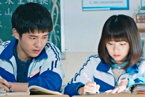 學(xué)生時(shí)代會(huì)跟同桌“狗咬狗骨”的星座