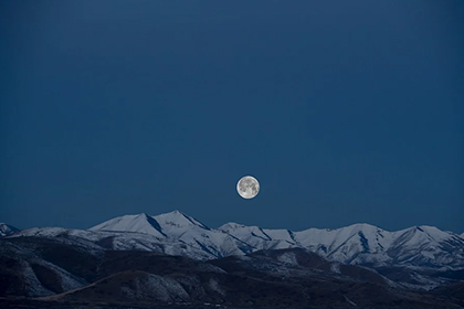 虎年出生在石矛的男孩命運(yùn)如何？王的父母？