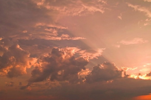 祖墳冒青煙的說法?什么樣祖墳風水才是比較好