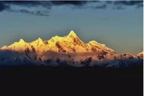 2022年8月19日五行穿衣指南、財(cái)神方位、黃歷