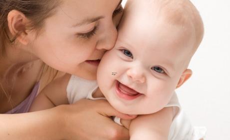 夢(mèng)見我拿剪刀剪別人的衣服是什么意思 夢(mèng)見我拿剪刀剪別人的衣服是什么意思