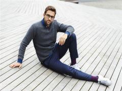 拇指、無名指上有簸箕的人容易獲得財(cái)富和聲望,無名指上一個(gè)斗啥意思