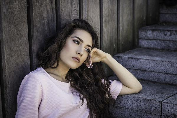 眉毛上揚(yáng)的女人是個(gè)女強(qiáng)人 眉毛上揚(yáng)的女人是個(gè)女強(qiáng)人