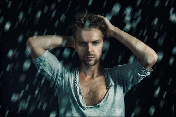 女人山根有痣是妨夫痣嗎,女人山根痣富貴旺夫 女人山根有痣是妨夫痣嗎,女人山根痣富貴旺夫