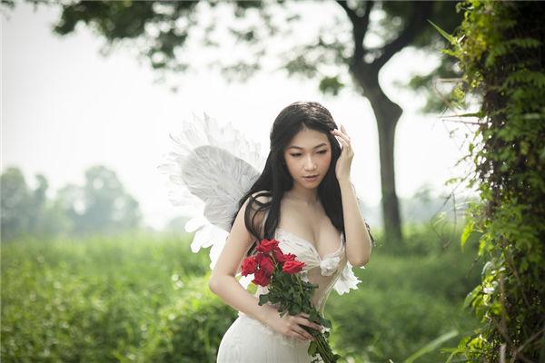 中指預測你一生運勢，中指形狀看出一個人的命