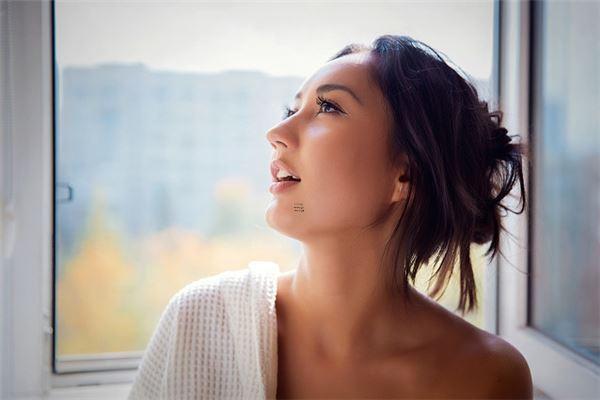 女人鼻子有痣意味著什么,女鼻子有痣代表什么意思 女人鼻子有痣意味著什么,女鼻子有痣代表什么意思