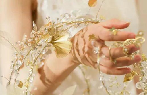 8月6日誕生石生辰石:天青石 8月6日誕生石生辰石:天青石