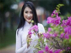 女人眼睛有水光面相如何,眼泛水光的女人