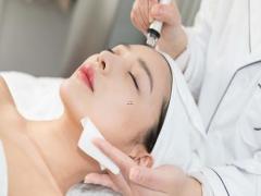 女人夢見和異性熟人睡在一起