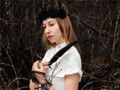 鼻孔下有痣的女人面相分析,鼻孔下面有個痣好不好女人